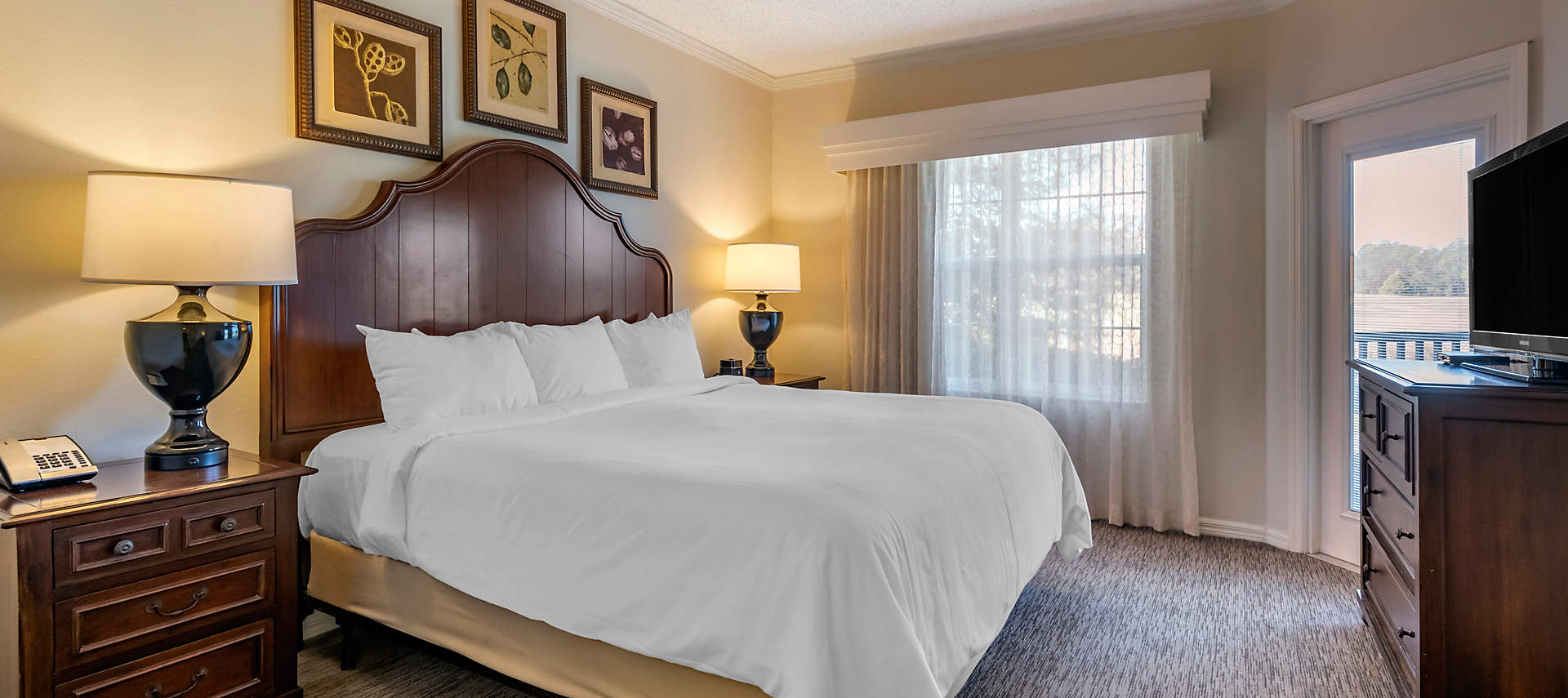 kiosk-WGV-grande-villas-at-world-golf-village-2bed-deluxe-master-bedroom1